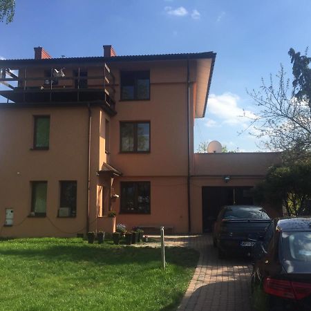 Samodzielny Pokoj W Wygodnym Domu Z Parkingiem Apartment Piaseczno  Luaran gambar